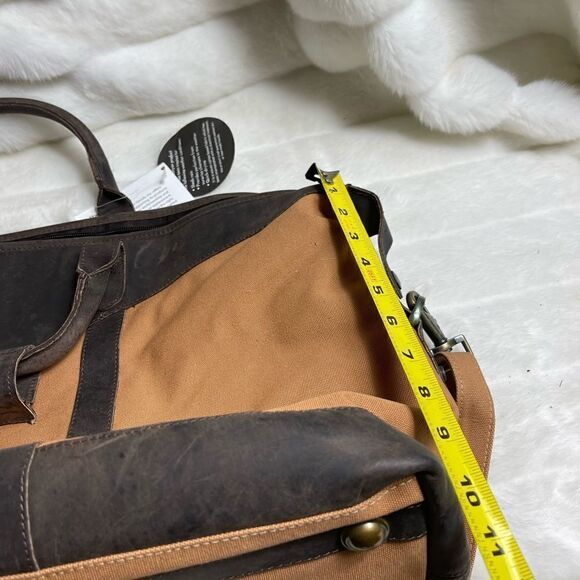 NWT Canyon outback CCRTD embossed logo brown leather and tan canvas duff… - Picture 5 of 11